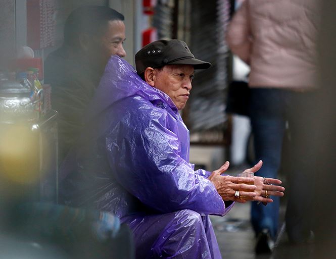 Hà Nội rét nhất từ đầu đông, cuộc sống người dân đảo lộn